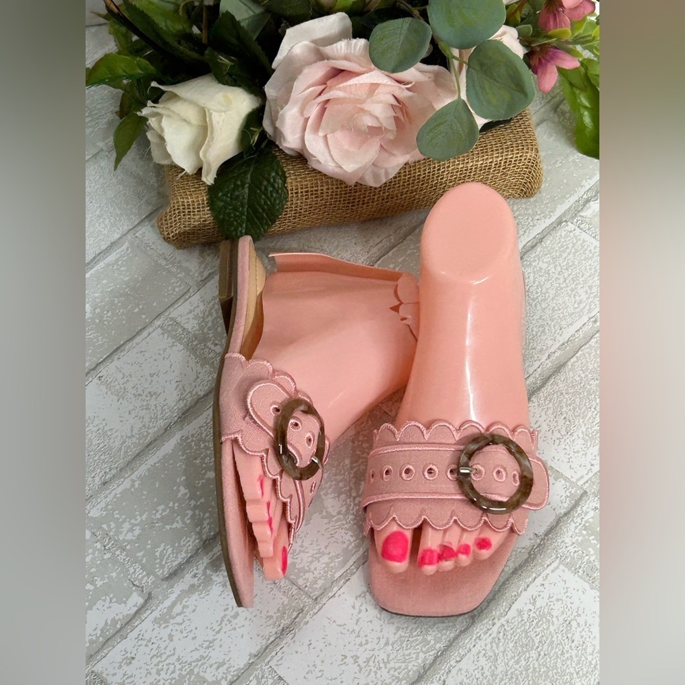 Bandolino Pink Scalloped Sandals
